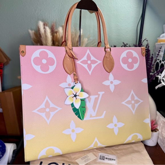 EUC Louis Vuitton Monogram Giant By The Pool OnTheGo GM Light Pink - Picture 2 of 10